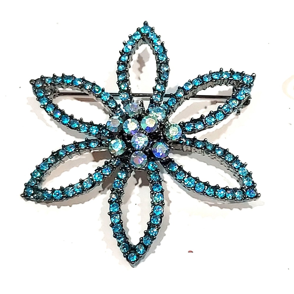 Brooch Daisy Rhinestone Studded  Flower VINTAGE